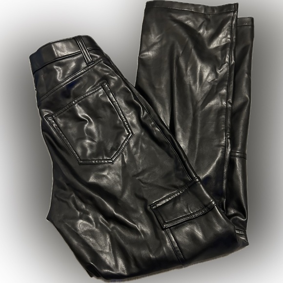 Abercrombie & Fitch Faux Leather 90s Relaxed Cargo Pants - Picture 4 of 9